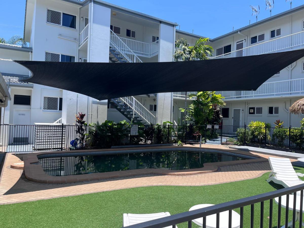 Cocos Holiday Apartments Trinity Beach Extérieur photo
